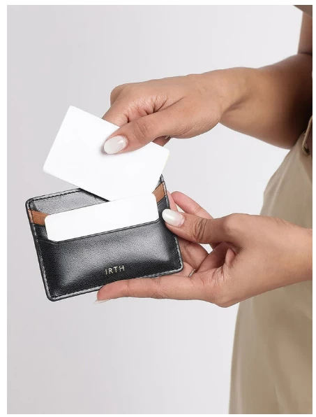 Tuck Leather Card Holder - Black
